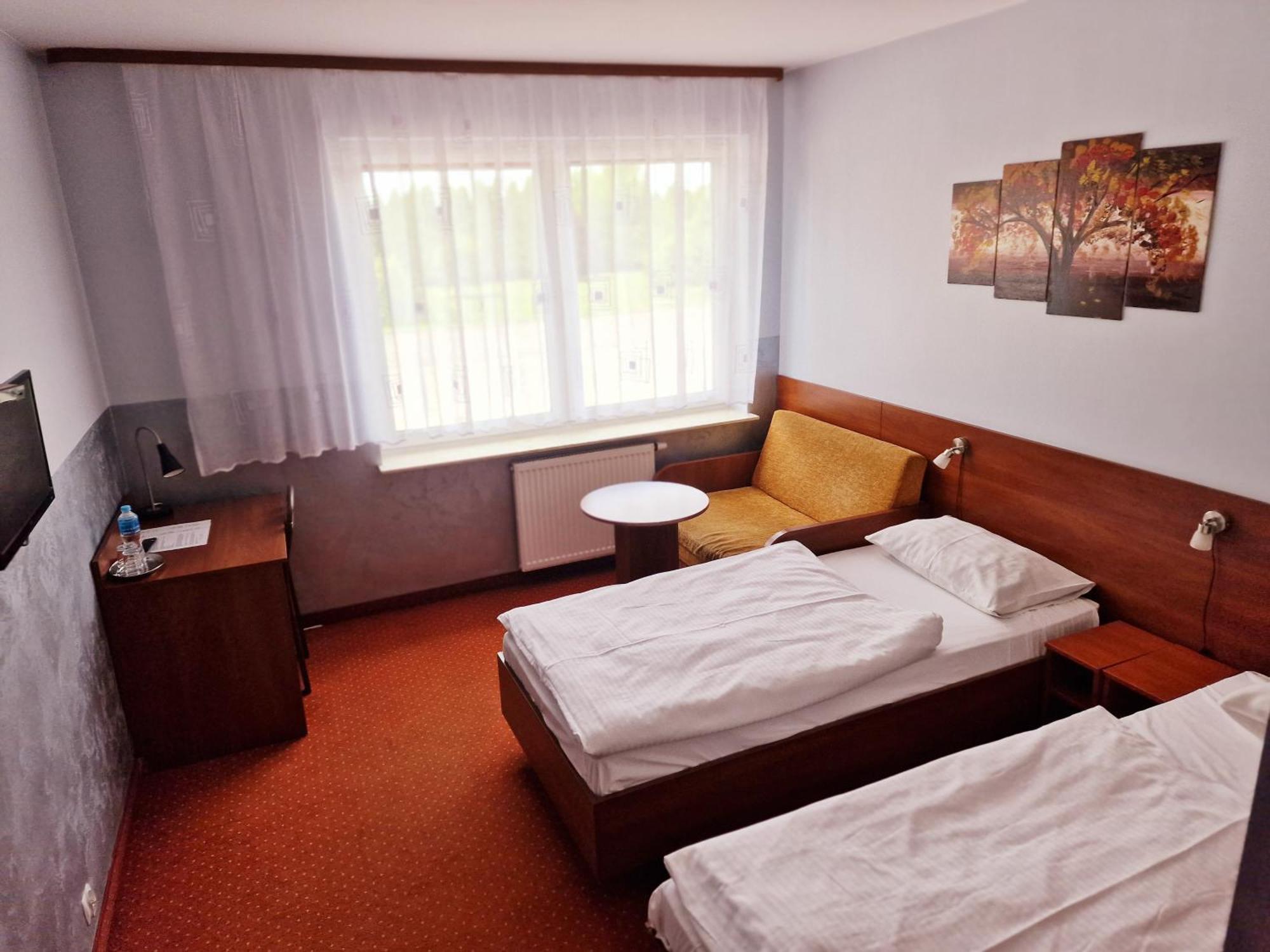 Hotel Podroznik Koszuty Exterior photo